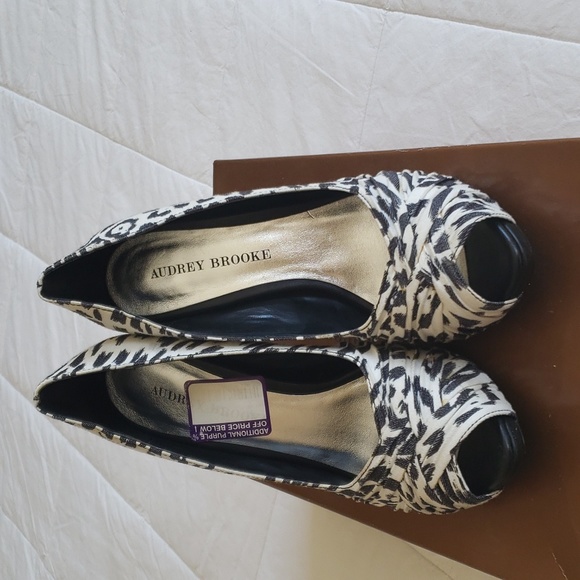 Audrey Brooke Blk&Wht Garth Cheetah Pumps - Picture 2 of 6